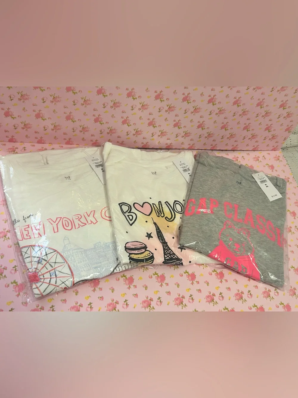 NWT GAP Pack of Three Graphic Tees in White and Gray with Pink Accents size 8